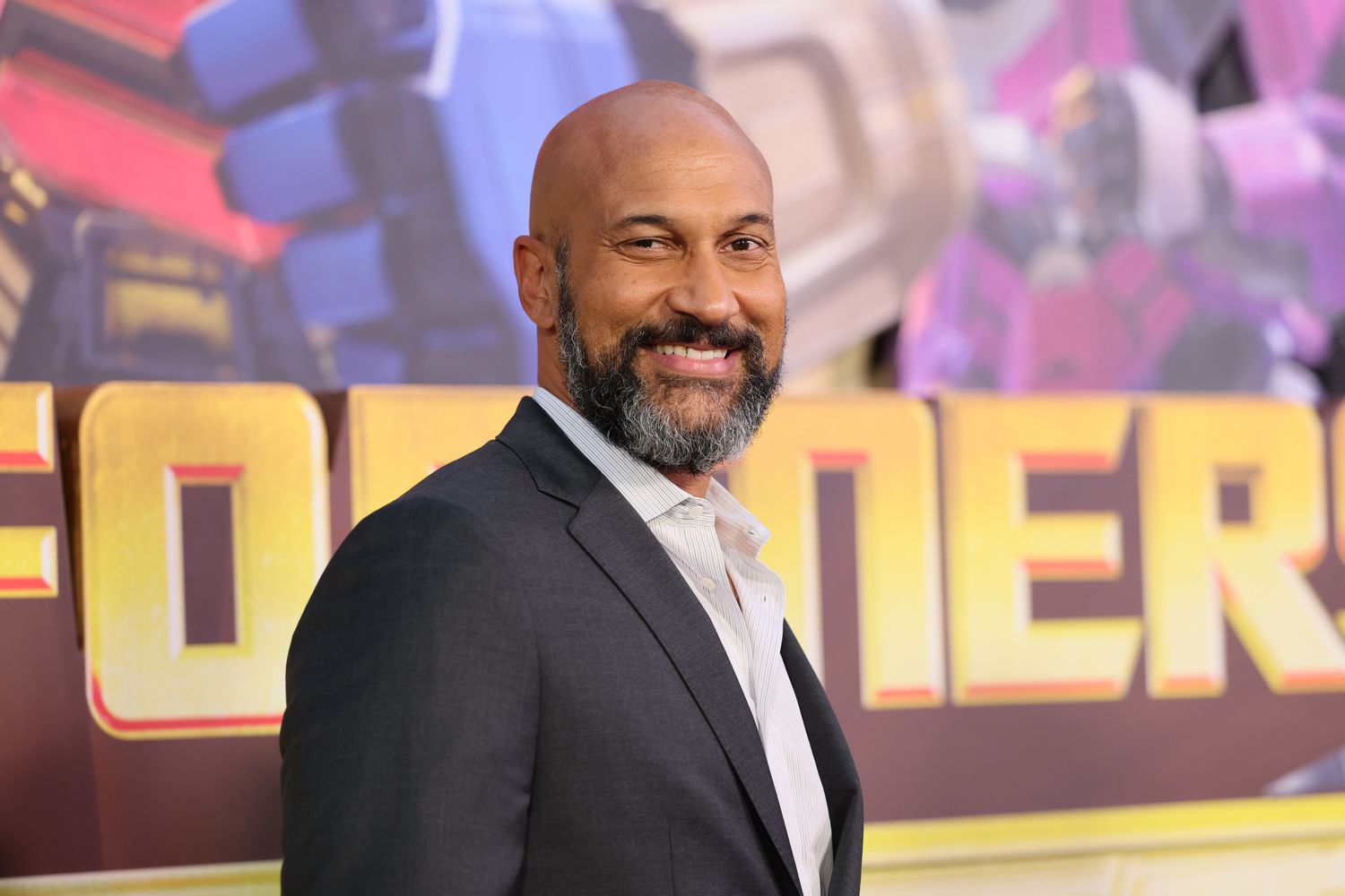 Keegan-Michael Key posant pour une photo lors de la première de Transformers One