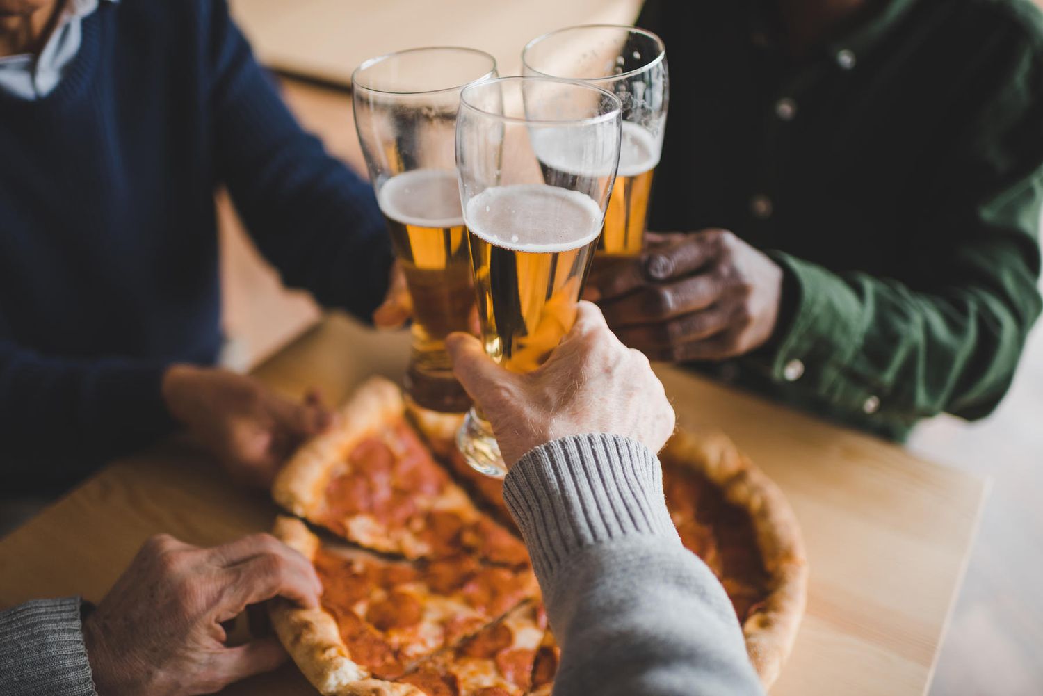 La consommation d’alcool par un père peut-elle affecter son bébé ?